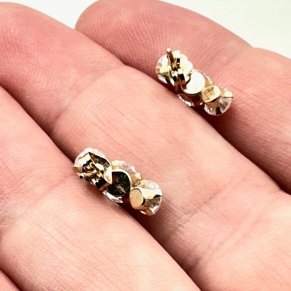 14K Yellow Gold Womens Earrings Cubic Zirconia Studs Pierced - Picture 3 of 3